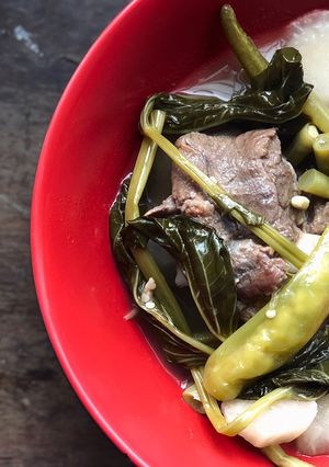 A picture of Sinigang na baboy sa sampalok (porridge with tamarind).