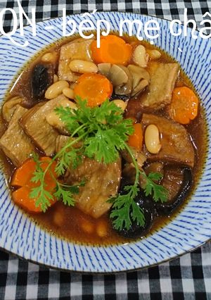 Hình của món Sườn non chay nấu đậu.