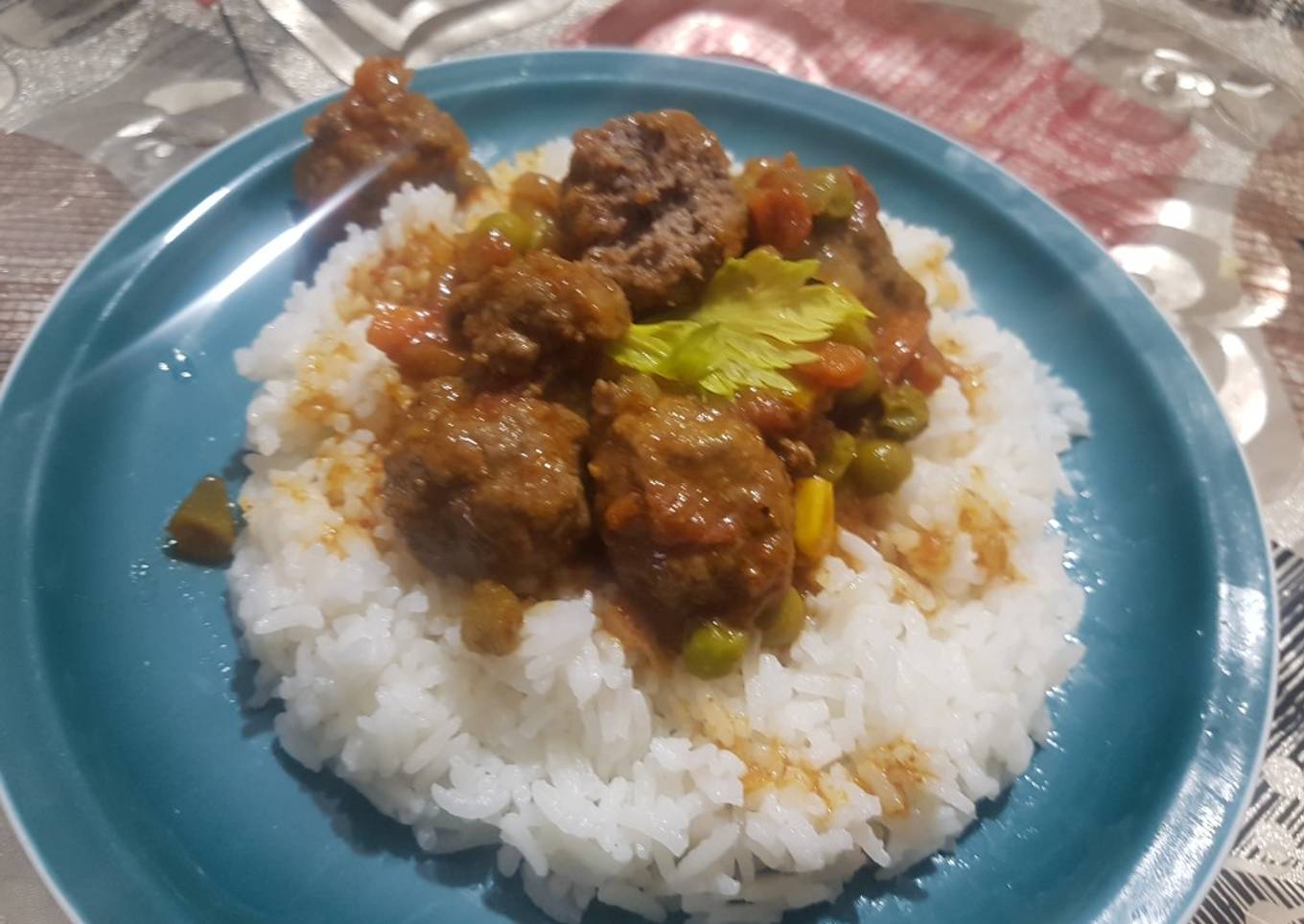 Rice and beef rounds in sauce