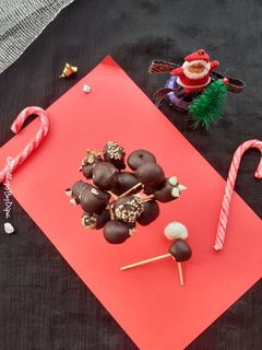 चॉकलेट मखाना पोप्स (Chocolate makhana pops recipe in Hindi) रेसिपी मुख्य फोटो