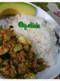 Salteado de zucchini, atún y pimientos