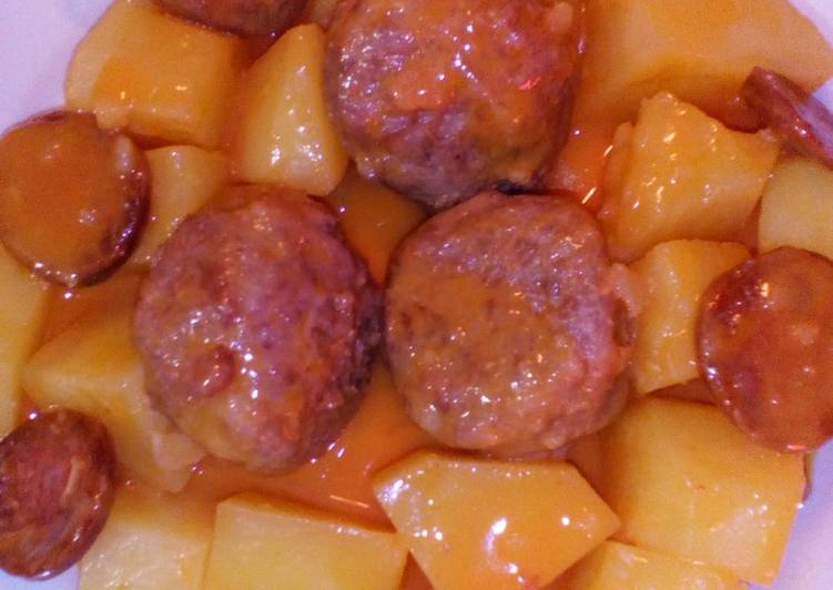 Simple Way to Prepare Homemade Chorizo &amp; Meatball Casserole
