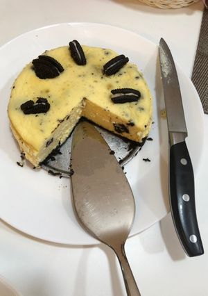 A picture of Orea bake cheesecake.