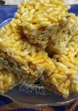 મમરા ની ચીકી (Mamara Chiki Recipe In Gujarati) રેસીપી મુખ્ય ફોટો