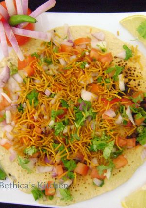 A picture of Roasted Papad Chaat.