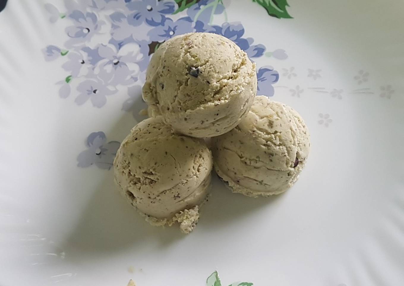 Pista blueberry ice cream