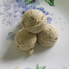A picture of Pista blueberry ice cream.