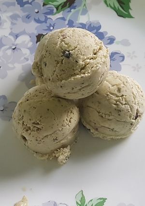 A picture of Pista blueberry ice cream.