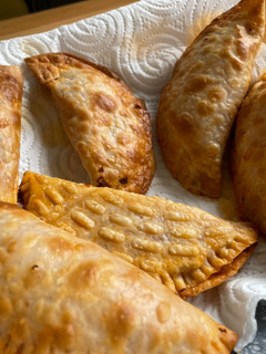 Una foto de Empanadillas de pisto y atún