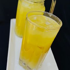 A picture of Apple Ginger drink.