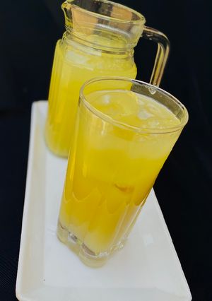 A picture of Apple Ginger drink.