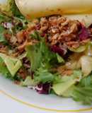 Ensalada tibia amb, Gouda, champinyons, bacon i cruient de cebolla