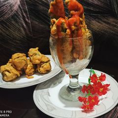 A picture of Potatoes and Spinach pakora.