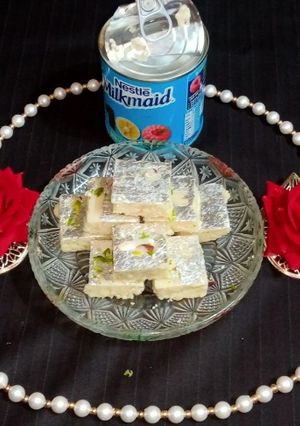 खोया बर्फी (Khoya Barfi recipe in hindi) रेसिपी मुख्य फोटो