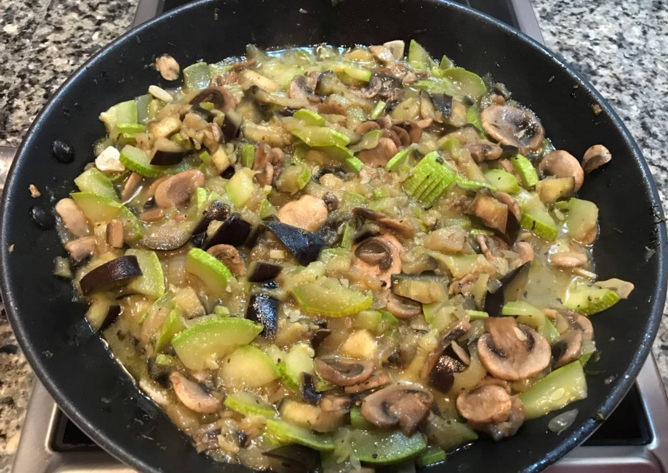 Revuelto de calabacín, berenjena y champiñones