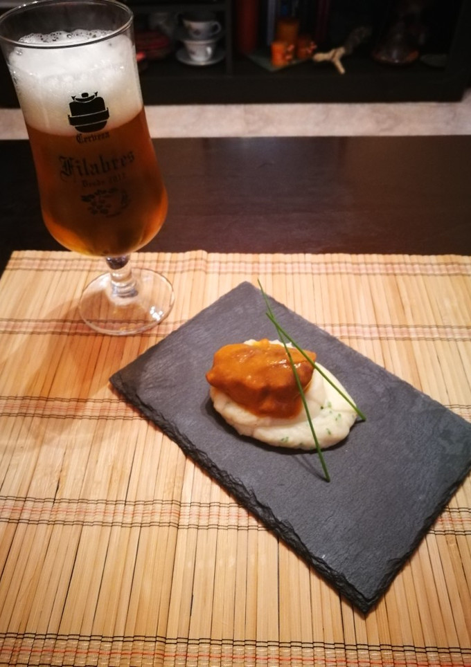 Una foto de Carrilleras en salsa de vino tinto
