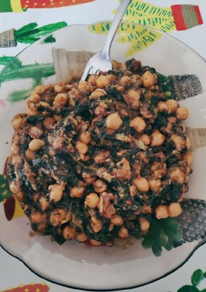 Una foto de Garbanzos con espinacas