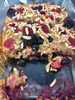 A picture of Very Berry Baked Oats.