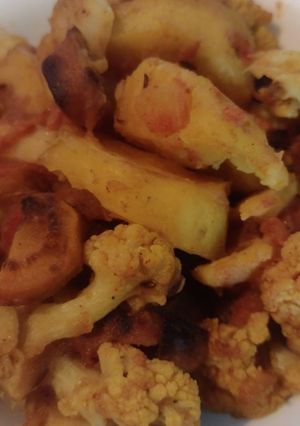 আলু ফুলকপির ডালনা (Aloo fulkopir dalna recipe in Bengali) রেসিপির প্রধান ছবি