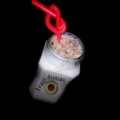 A picture of Nono and coconut flakes.