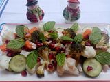 Salată colorata de iarna cu rodie şi sos acru de rodie