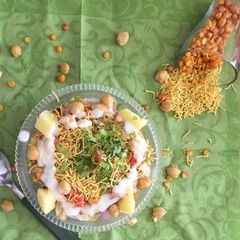 Chickpea yoghurt bowl chaat A picture of Chickpea yoghurt bowl chaat.