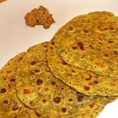A picture of Methi thepla.
