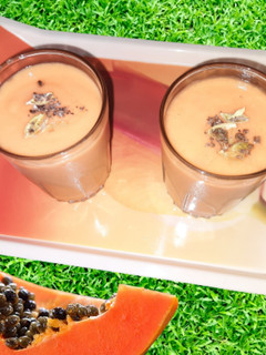 பப்பாளி மில்க் ஷேக் (Pappaali milkshake recipe in tamil) செய்முறை முக்கிய புகைப்படம்
