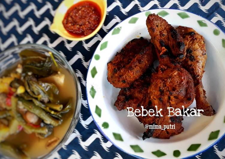 Langkah Mudah untuk Menyiapkan Bebek Bakar, Sempurna