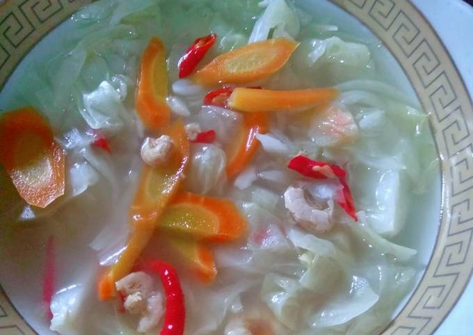 Langkah Mudah untuk Membuat Sayur Bening Kol dan wortel yang Lezat