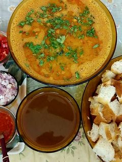 પાવ રગડો (Pav Ragdo Recipe In Gujarati) રેસીપી મુખ્ય ફોટો