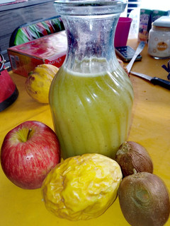Una foto de Jugo de kiwi, manzana y maracuyá