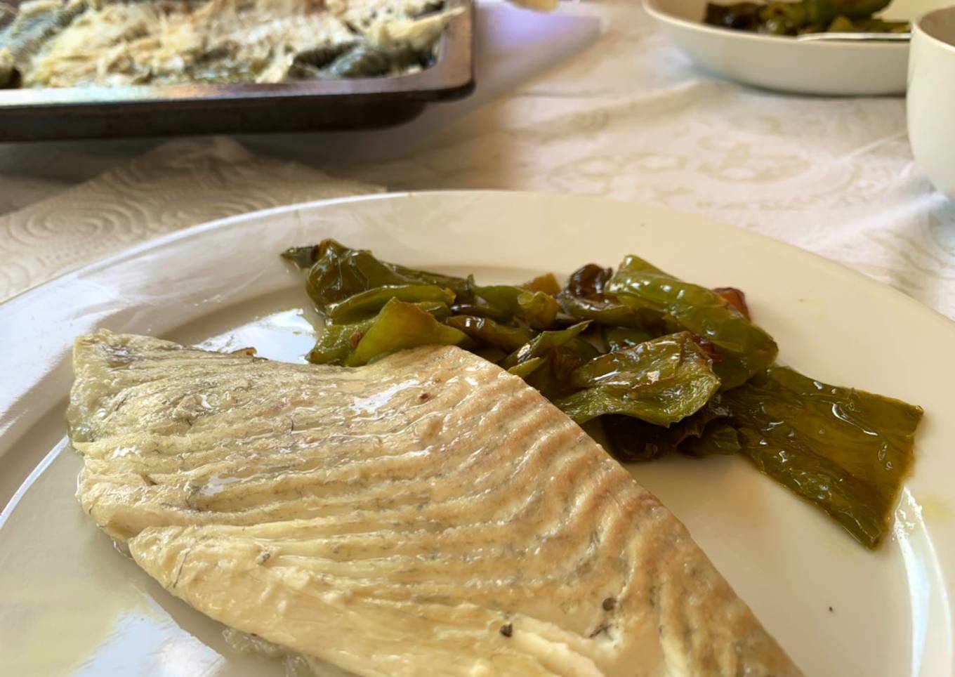 Rodaballo al horno con ajo y guindilla