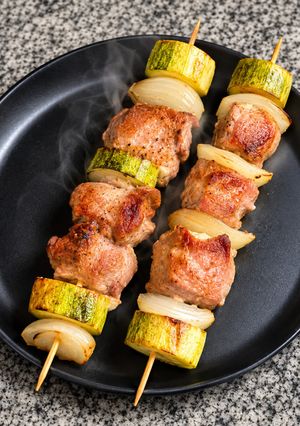 Una foto de Brochettes de Cerdo al Horno 🐷🍢