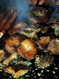 Una foto de Rovellons Rovellonats (Níscalos al pesto de níscalo)