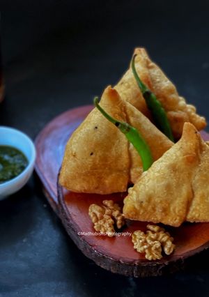 A picture of Walnut Samose.
