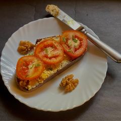A picture of Walnut on Sourdough.