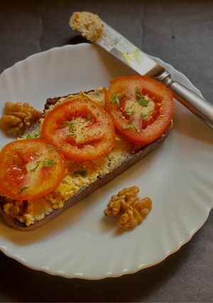 A picture of Walnut on Sourdough.