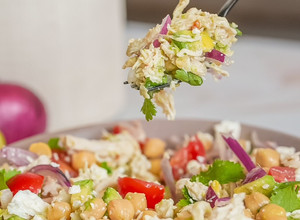 Foto principal de Ensalada de garbanzos y pollo