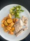 Corvina al horno con camote y espárragos