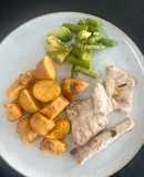 Corvina al horno con camote y espárragos