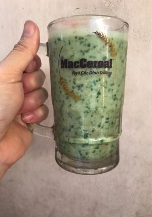Hình của món Sinh tố yến mạch rau cải bó xôi.