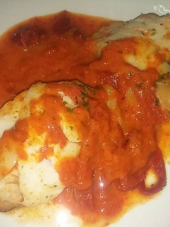 Una foto de 364. Bacalao con salsa de pimientos