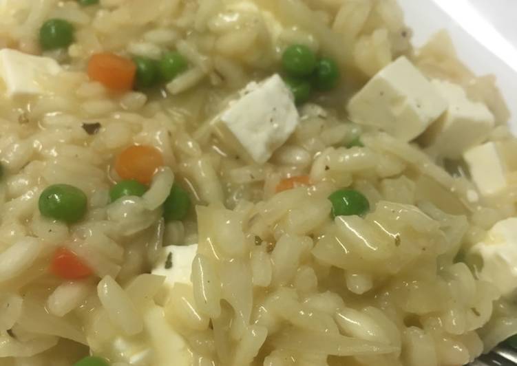 Vegetable risotto with cubed cheese