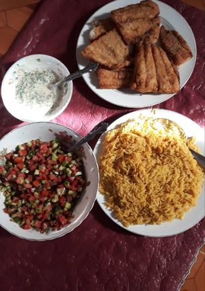 صورة لوصفة سمك فيليه مقلي وصيادية مع سلطة