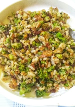 Foto resep Menu GTM Nasi goreng brokoli+abon