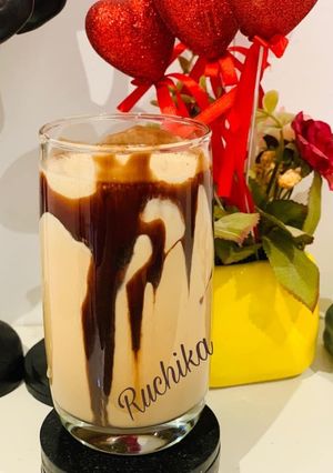 A picture of Cold Coffe and Chocolate Ice Cream shake.