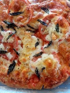 Una foto de Mini pizza Margarita 🧀🍅🍕