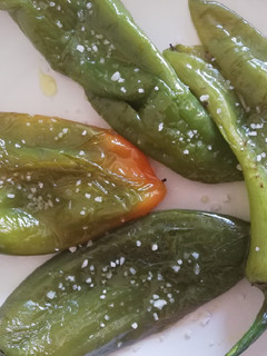 Una foto de Los pimientos de la abuela (truco para freírlos saludable)