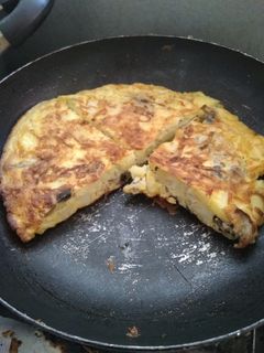 Una foto de Tortilla de papas y champiñones
